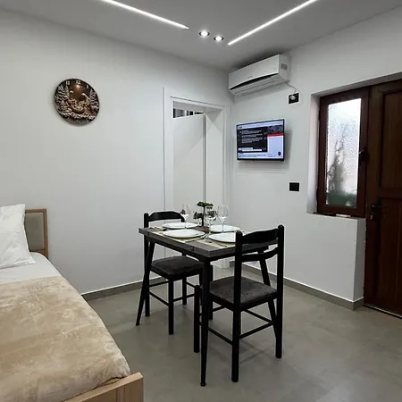 Garden A&x 3* Vlorë