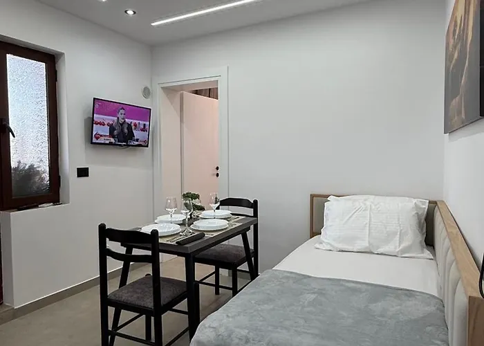 Garden A&x 3* Vlorë